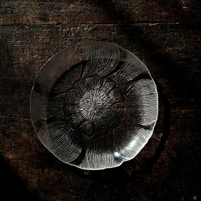 花の形状◆フランス産　アルコロックガラス中皿　丁寧な暮らし　プレスガラス　クリア　工芸品