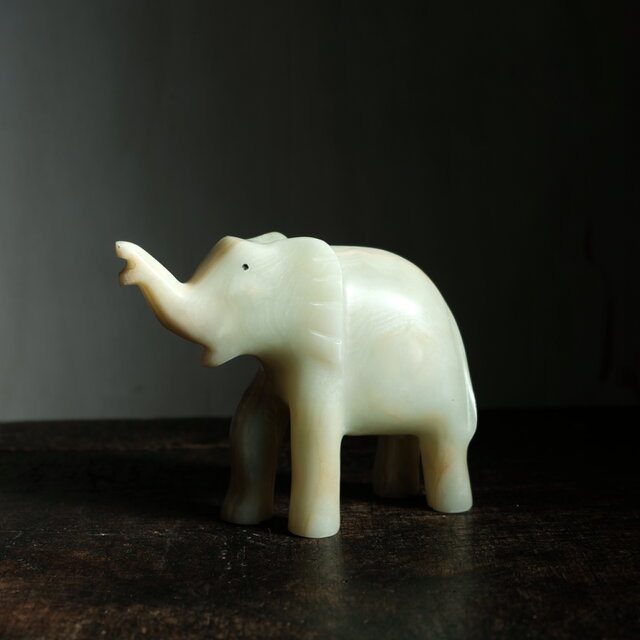 キュートな象◆天然石のオブジェ　オニキス　ビンテージ　インテリアオブジェ　動物　インテリア　i1