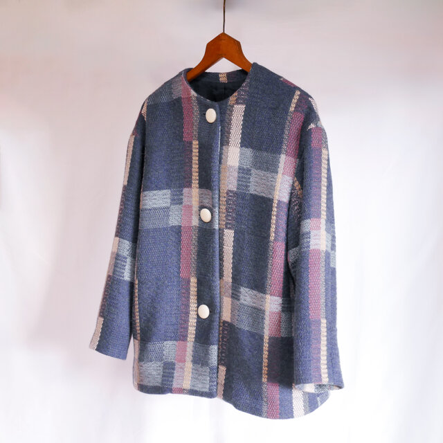 手織りのベビーアルパカのハーフコート　インディゴブルー