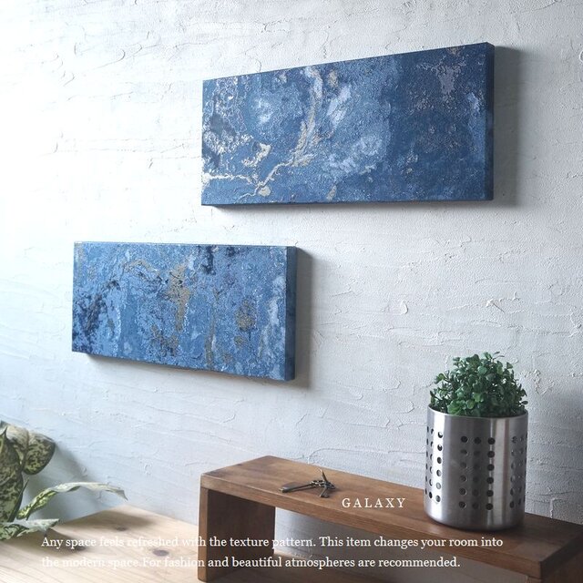 ブルー系の縦長アートパネル 壁掛け GALAXY navyblue ラメ入り 夜空