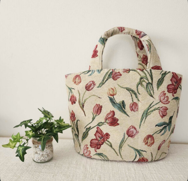 トートバッグ　インドコブラン織　ハンドメイド　華やかな花柄　クレマチス、薔薇花柄 it-69337f62d7958-1200.jpg