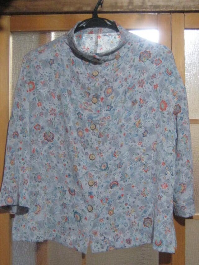 新品のちりめん地、小紋生地から袖8分丈のブラウス