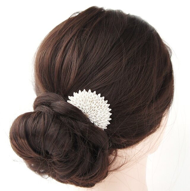 ヘアコーム 「 白菊 / 白ダリア 」 菊 ダリア 黒留袖 訪問着 留袖 和装 結婚式 入学式 髪飾り つまみ細工
