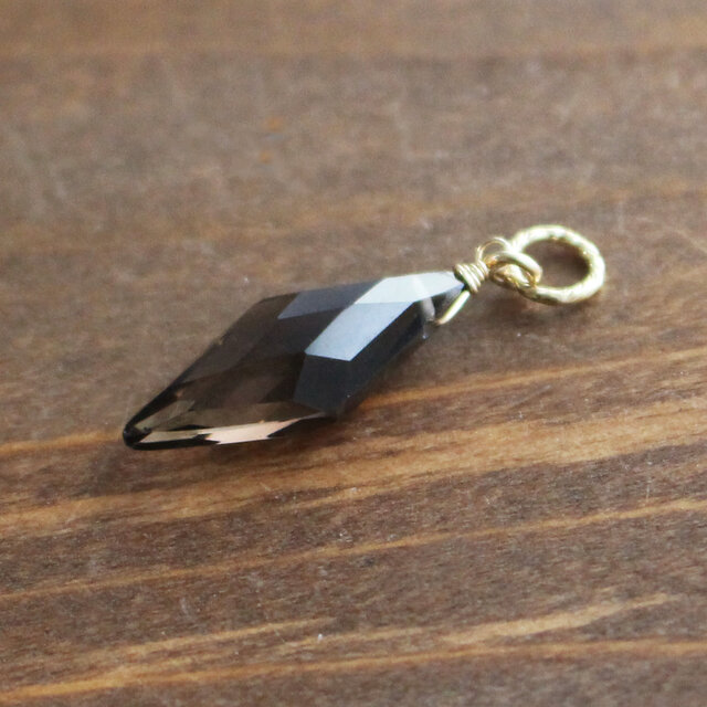 スモーキークォーツ＜ダイヤカット＞のチャーム