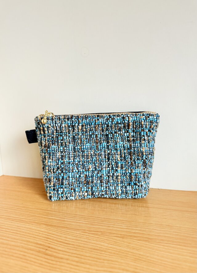 ツイード素材のマチ付きポーチ