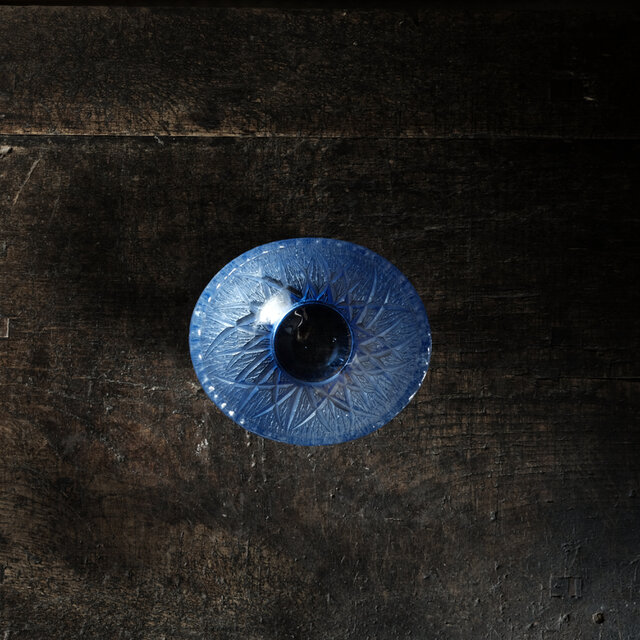 ユニークな形状◆爽やかなブルー　プレスガラス変形小鉢　ギザギザ　古民家　古道具　昭和中〜後期