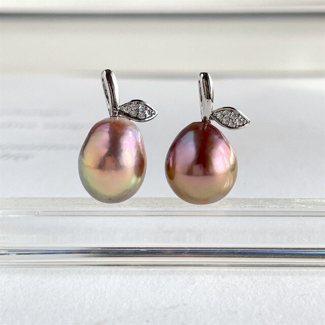 ラ・フランスな形　淡水パール マルチゴールド　シルバーリーフのフルーツ型ペンダント