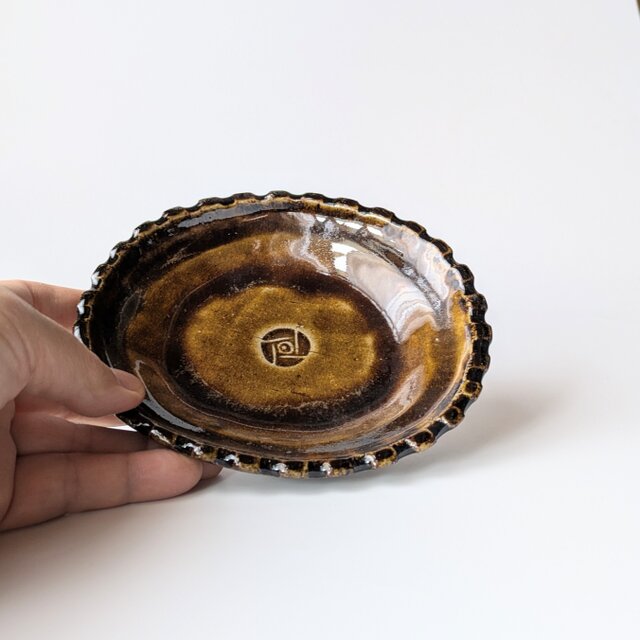 飴色の花びら楕円小皿 【手仕事 民藝 和 陶器】 | iichi 日々の暮らし
