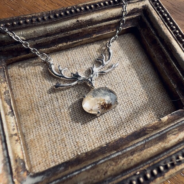 Dendritic Quartz Reindeer