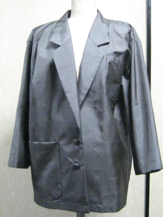 大島からの布遊館の定番のテイラー襟のジャケットです。