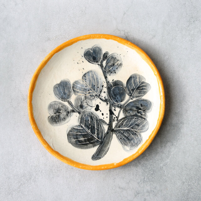 ブラックリーフ（冬）の手描き絵皿Ⅱ