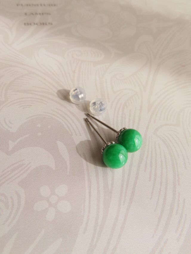Pt 丸珠翡翠 ピアス | iichi 日々の暮らしを心地よくするハンドメイド