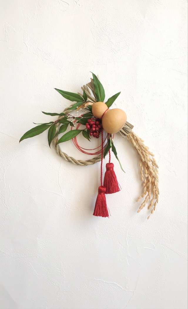 お正月飾りS　ひょうたんと赤いタッセル