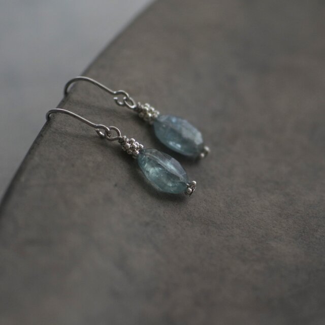 カイヤナイトとシルバーのピアス（silver925）orイヤリング