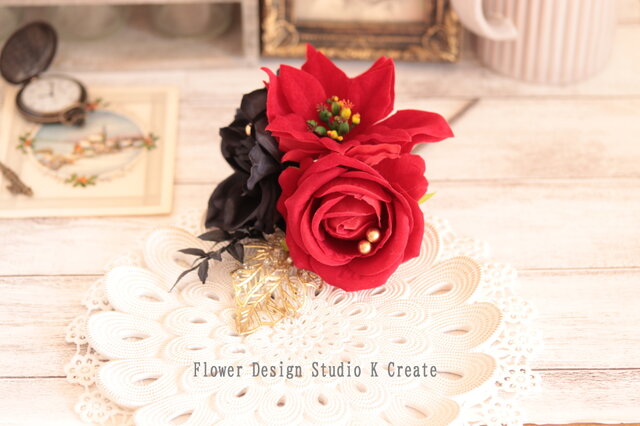 プリザーブドフラワー　造花　ポインセチア　松ぼっくり　赤　薔薇　緑　パール 赤い薔薇とポインセチアの髪飾り 赤と黒 髪飾り フラメンコ 赤 黒