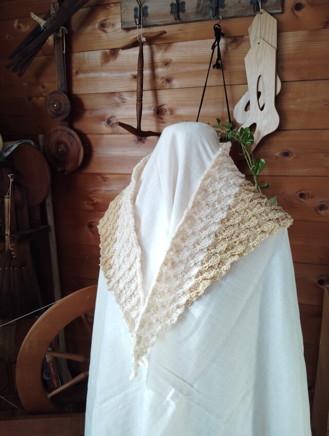 手紡ぎコットンの三角ストール（イエロー）