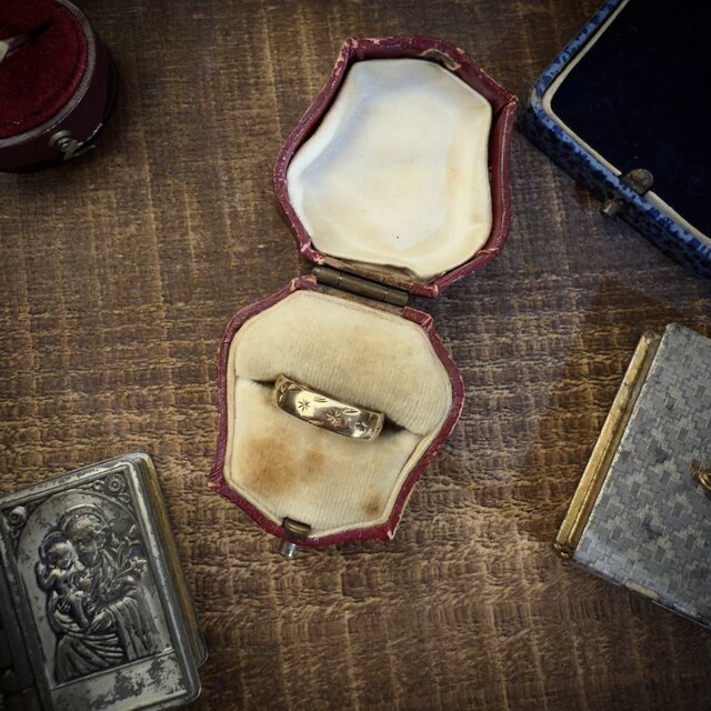 272 ヴィンテージ 小さな星を刻んだ夜空のリング