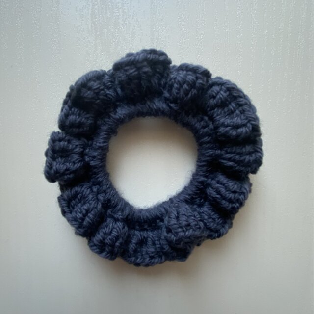 毛糸のシュシュ④（ダークグレー）