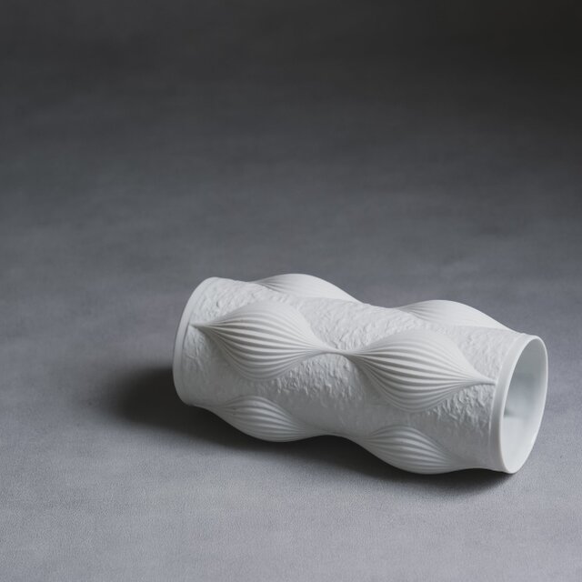 【美品】花器　花瓶　白磁　ドイツ　置物　インテリア　工芸品　美術品　A3154 李朝 青花窓絵草花文面取壺 全高約29cm 韓国 朝鮮 希少 花瓶 白磁 染付