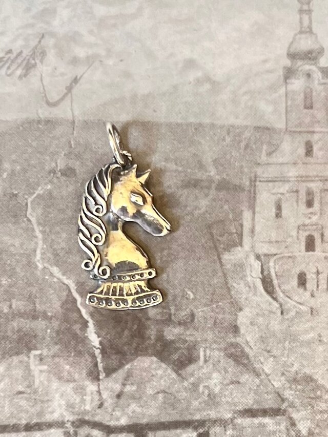 馬のシルバーチャーム［Knight］
