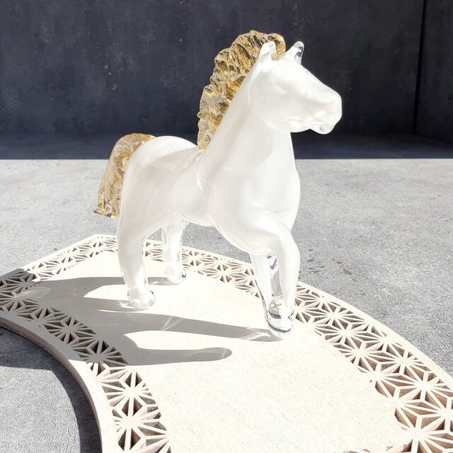 新作【干支・白馬】2026年・白い馬☆本金箔☆ガラスの置物・干支置物
