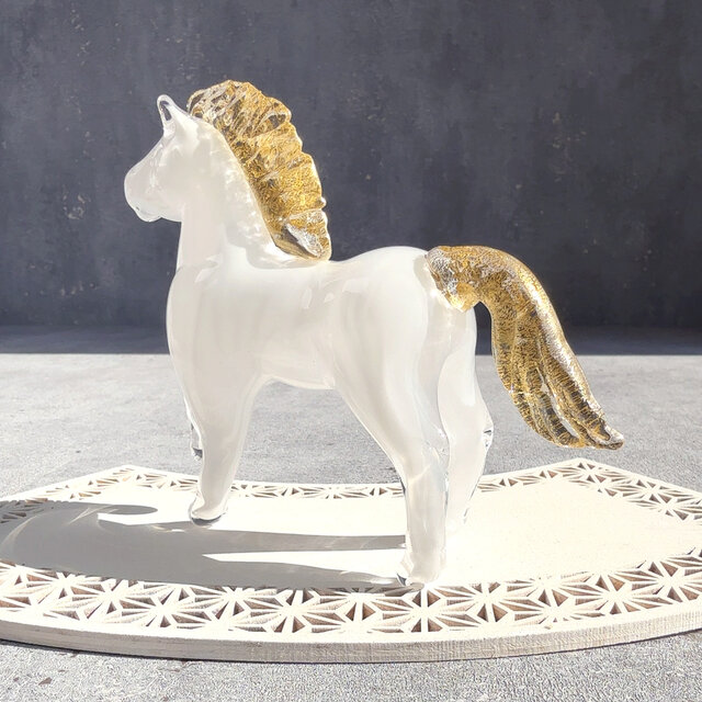 新作【干支・白馬】2026年・白い馬☆本金箔☆ガラスの置物・干支置物