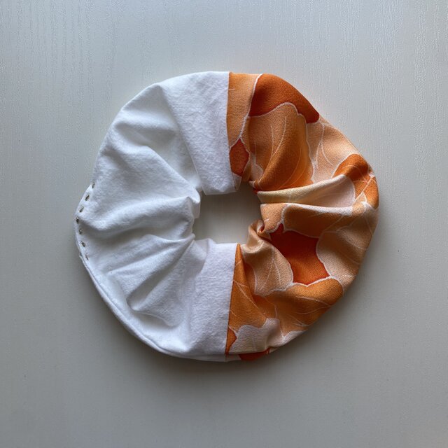 着物リメイクシュシュ①（ホワイト×オレンジ）