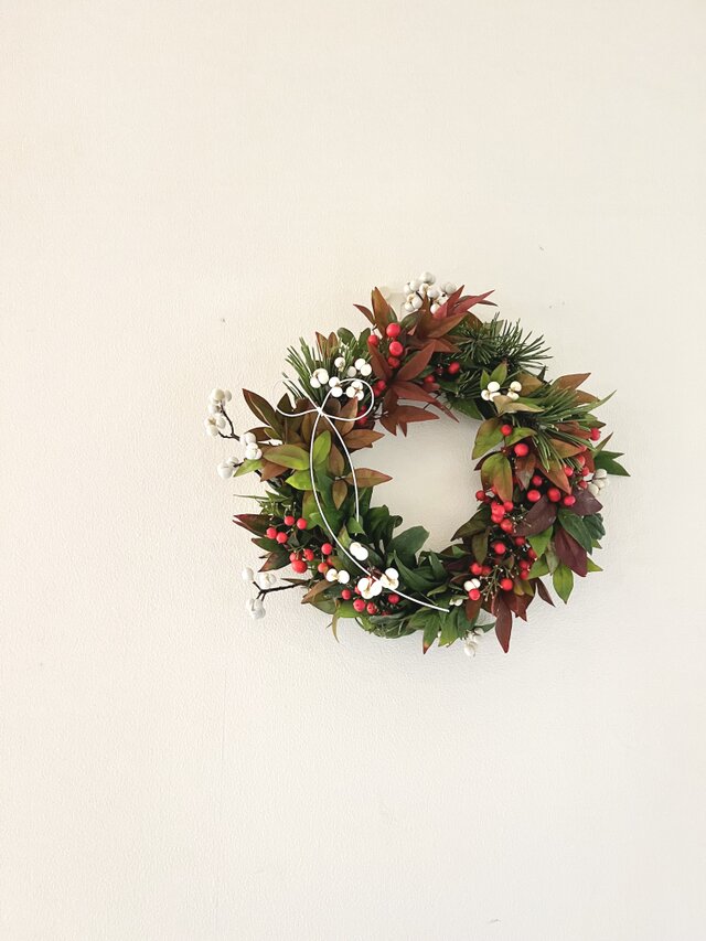 ♢受注制作♢ お正月リース ~紅白の実と松 | iichi 日々の暮らしを