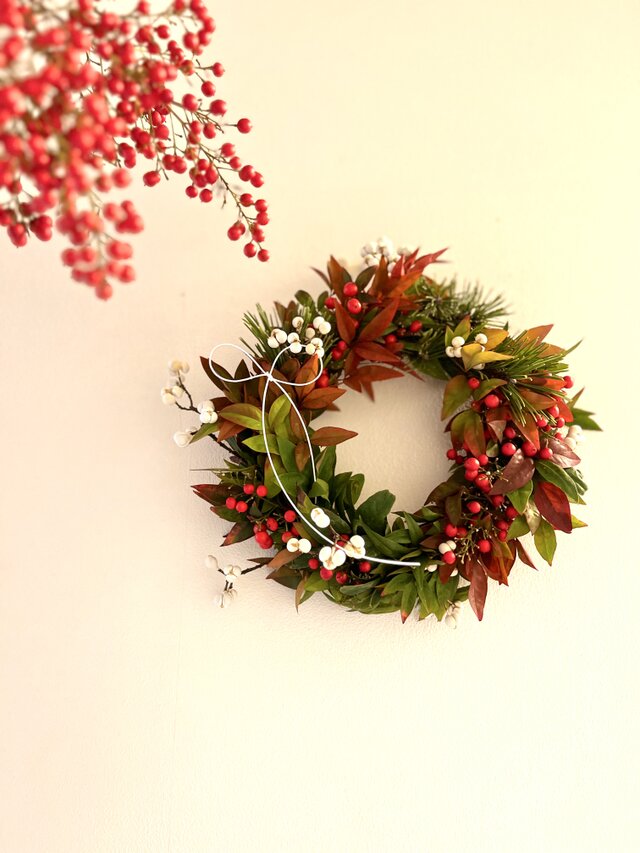 ♦受注制作♦ お正月リース  ~紅白の実と松