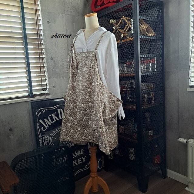 【背中がかわいい】エプロンドレス：ブラウンフラワー【0896】