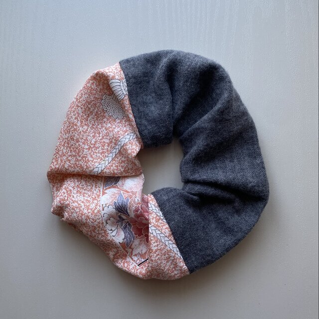 着物リメイクシュシュ②（オレンジ×グレー）