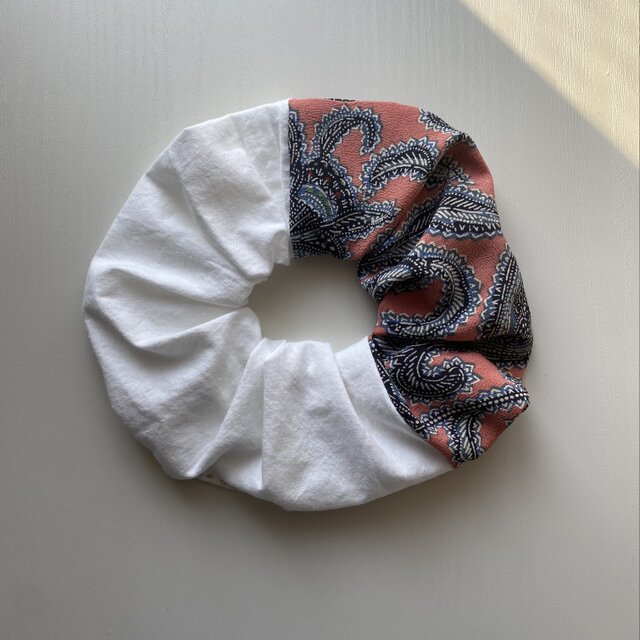 着物リメイクシュシュ④（ホワイト×ペイズリー）