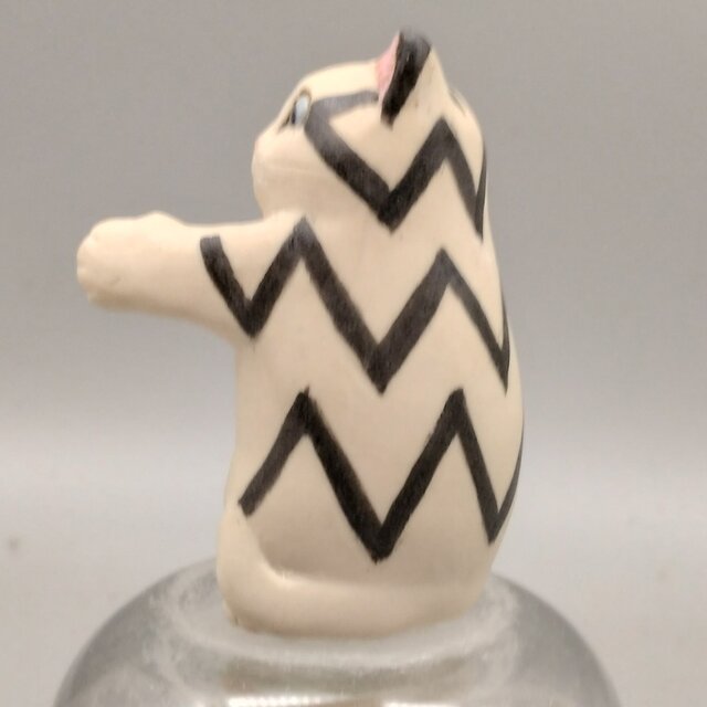 一輪ねこ　ギザ模様