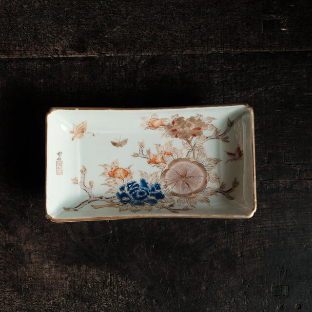 花と蝶々◆ゴージャスな雰囲気。伊万里　花蝶文長方皿　刺身皿　芍薬　骨董・antiques 明治期　個体A