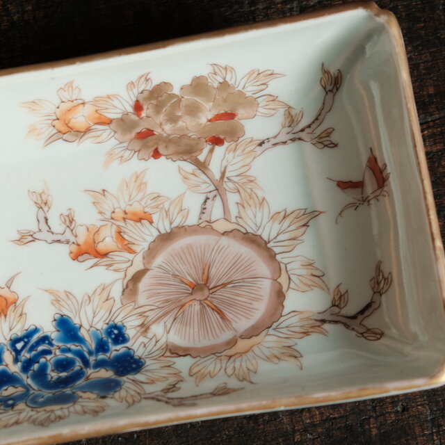 花と蝶々◇ゴージャスな雰囲気。伊万里 花蝶文長方皿 刺身皿 芍薬 骨董