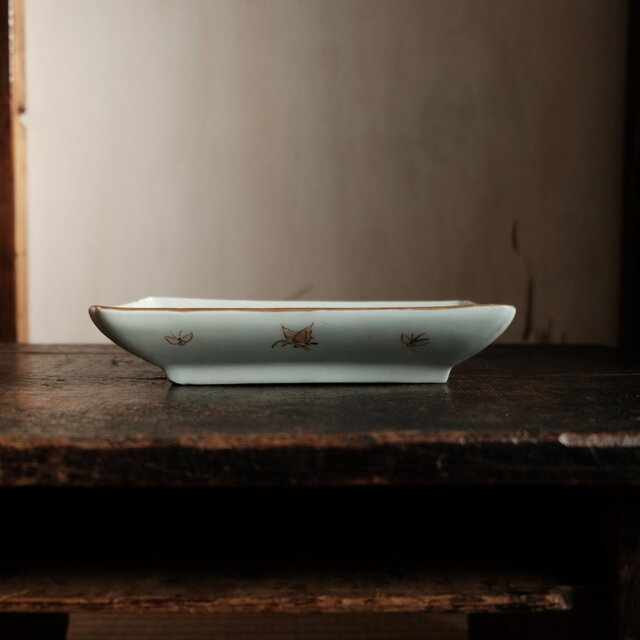 花と蝶々◇ゴージャスな雰囲気。伊万里 花蝶文長方皿 刺身皿 芍薬 骨董