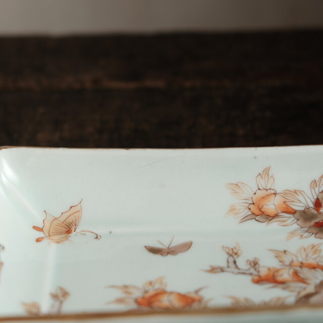 花と蝶々◇ゴージャスな雰囲気。伊万里 花蝶文長方皿 刺身皿 芍薬 骨董
