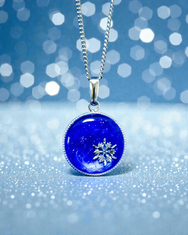 星霜のしずく】 雪の結晶ネックレス ウルトラマリン×スカイブルー