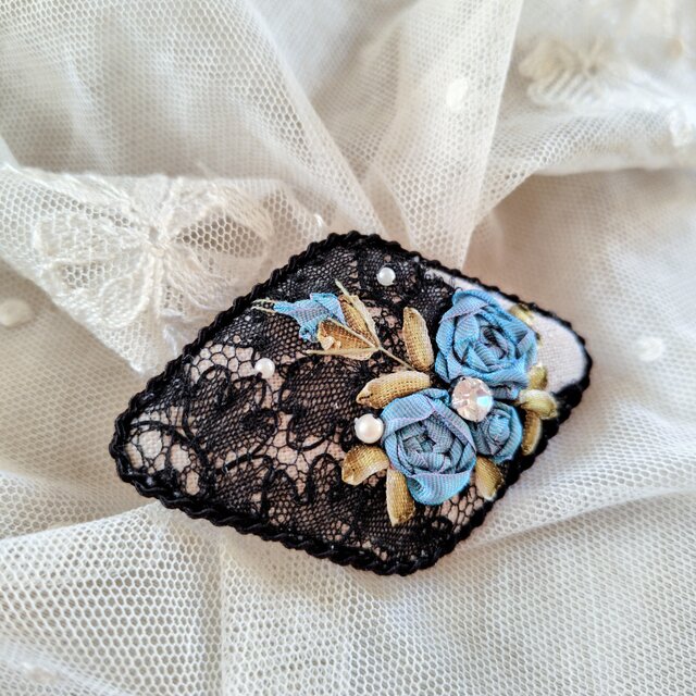 黒アンティークレース*ビーズ*リボン刺繍*ブローチ | iichi 日々の