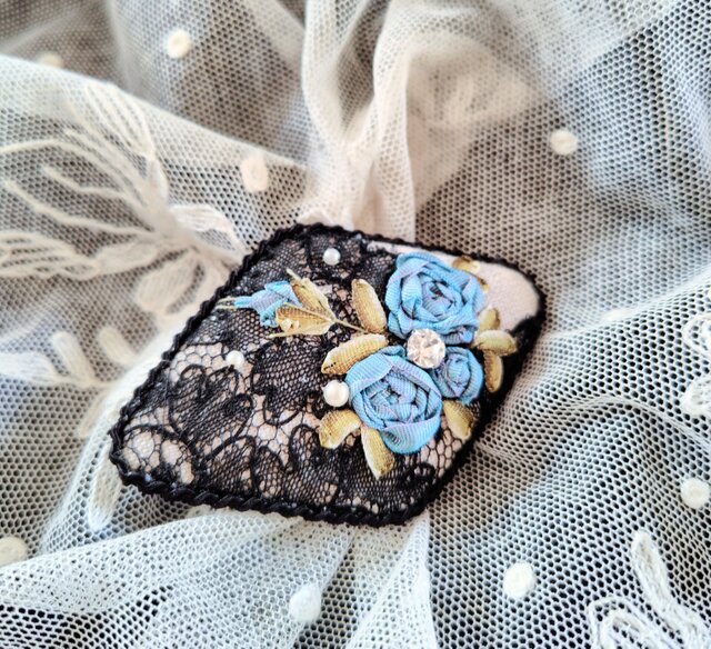黒アンティークレース*ビーズ*リボン刺繍*ブローチ | iichi 日々の