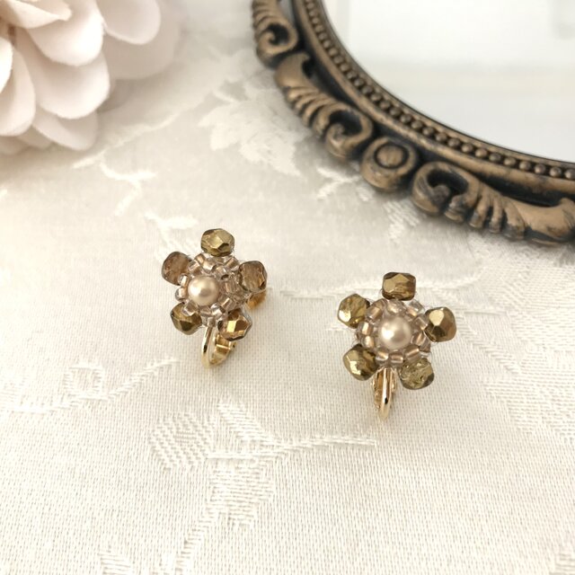 パール花モチーフイヤリング パールフラワーモチーフピアス/イヤリング | ANNA SAKAMOTO