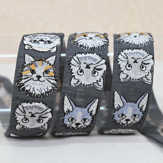 インド刺繍リボン50cm切り売り キャットフェイスM グレー 3.0cm幅 HC