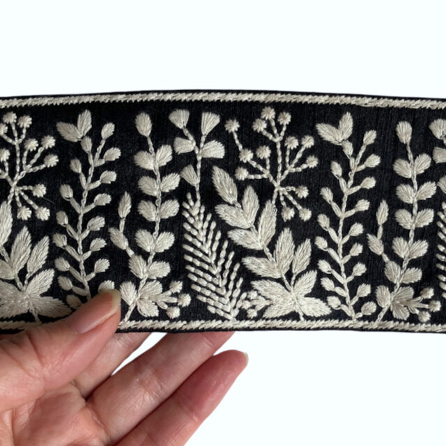インド刺繍リボン50cm切り売り フラワー ホワイト ブラック 7.0cm幅 花