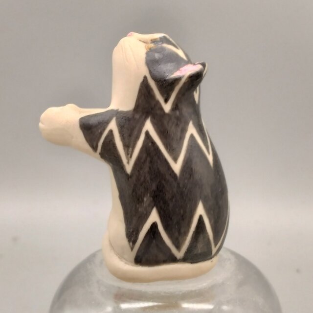 一輪ねこ　ギザ模様