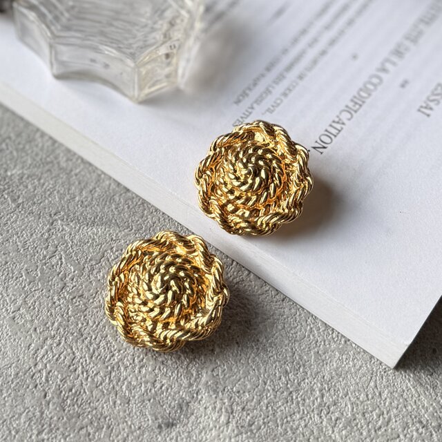 Y1153-ヴィンテージイヤリング・U.S.A. Golden Rope Design Etruscan Style