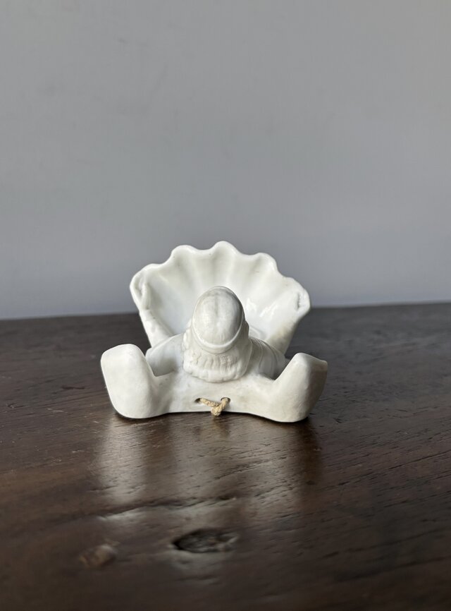 小さな天使の聖水盤 ベニティエ ビスク フランスアンティーク 天使 ベニティエ 聖水盤 ビスク h26.3cm フランス アンティーク