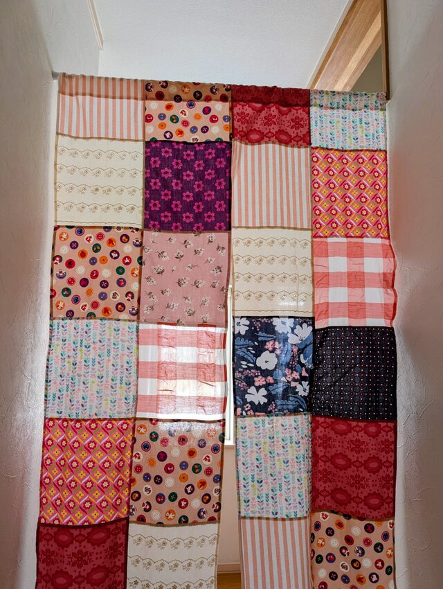 ♥️ピンク＆レッド♥️海外インテリアみたいな♥️大きめパッチワーク