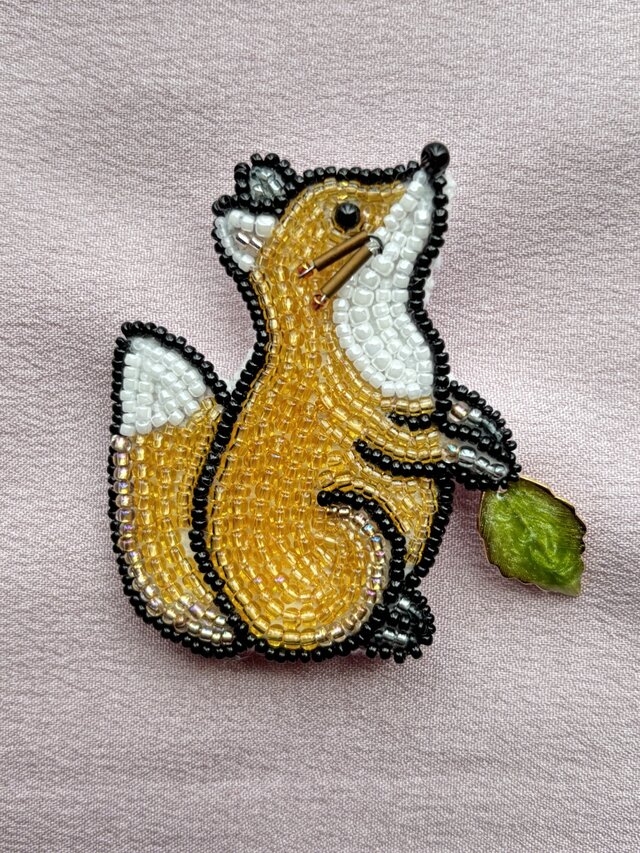 キツネのブローチ