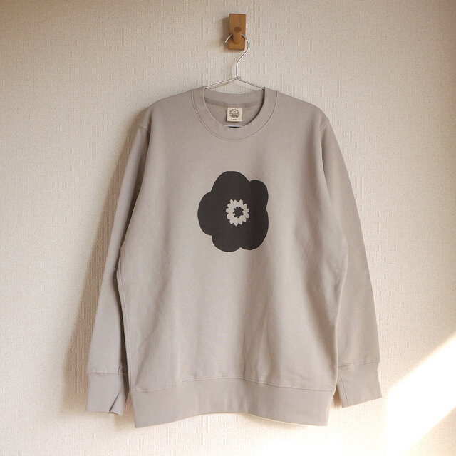 オーガニックコットントレーナー「 ひとつぶ poppy（ 黒 × サンドベージュ ）」