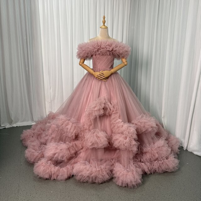 人気上昇！カラードレス ピンク 取り外しオフショルダー ラッフルフリル 華やかなトレーン 前撮り